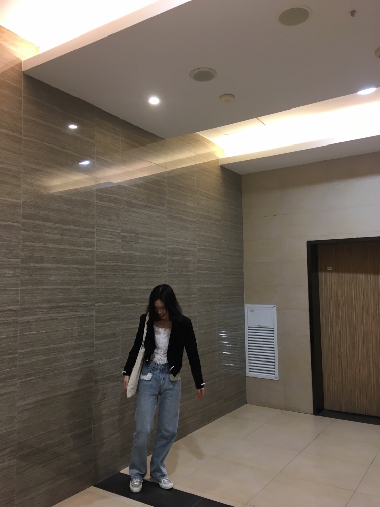 Lyra-湖北省·宜昌市·西陵区--之前做过朋友店内的服装模特,热爱摄影,同时我自己也是个服装设计毕业的学生,设计软件后期平面类没有问题,微博粉丝目前一千多,自己有单反摄影素材,空闲时间很多,可快速接单并后期处理!