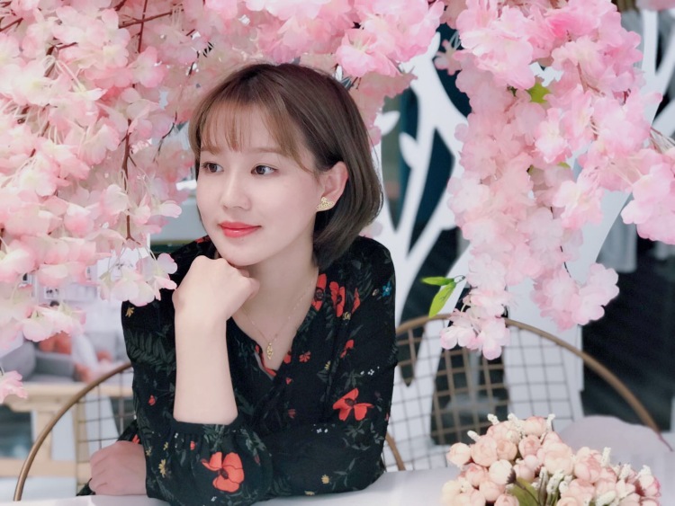 Vicky-贵州省·贵阳市·南明区--本人接受买家秀 网拍模特 首饰等展示
非网红脸 风格多变 有意向可以找我