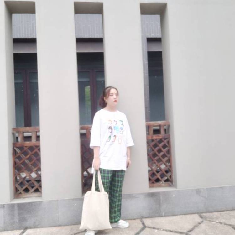 温温-浙江省·杭州市·余杭区--自己去买了一件衣服,传了照片。就得了商家青睐哈哈哈让我给她拍,尝试合作,真好!
接单啦!