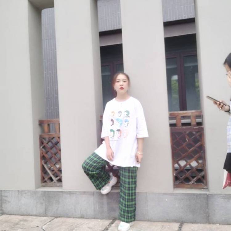 温温-浙江省·杭州市·余杭区--自己去买了一件衣服，传了照片。就得了商家青睐哈哈哈让我给她拍，尝试合作，真好！
接单啦！