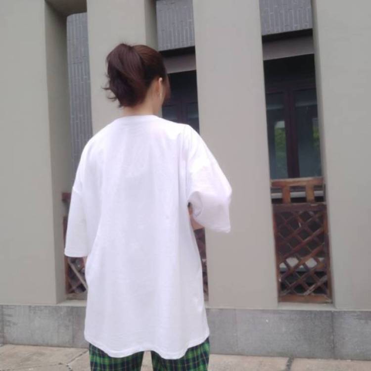 温温-浙江省·杭州市·余杭区--自己去买了一件衣服，传了照片。就得了商家青睐哈哈哈让我给她拍，尝试合作，真好！
接单啦！