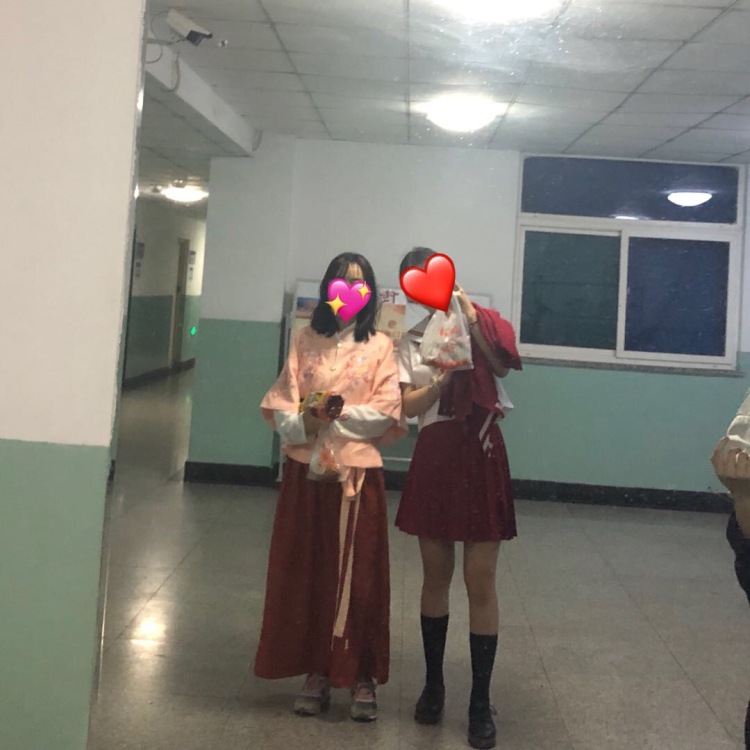 常cc-山西省·太原市·小店区--会修图,可尝试多种风格,身高170长期健身,可接寄拍