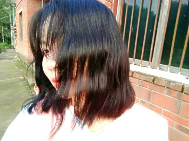 ? 张? 小? 妞?-四川省·泸州市·合江县--本人身高160体重94斤，有需要的商家可以联系我