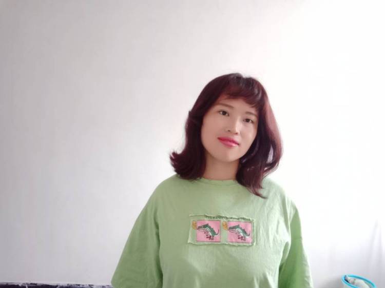 丫丫-北京市·北京市·大兴区--新买的衣服到了，自拍几张照片。