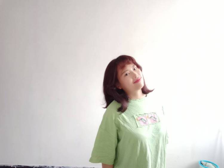 丫丫-北京市·北京市·大兴区--新买的衣服到了，自拍几张照片。