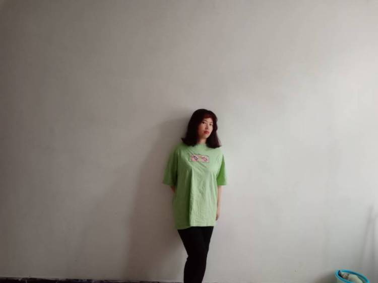 丫丫-北京市·北京市·大兴区--新买的衣服到了，自拍几张照片。