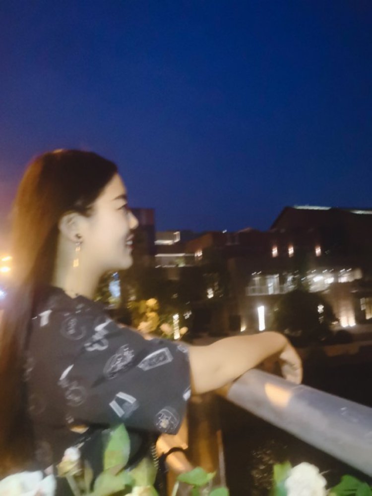 言蹊-浙江省·杭州市·余杭区--现在接美妆❤️
还有青春一点点的衣服❤️