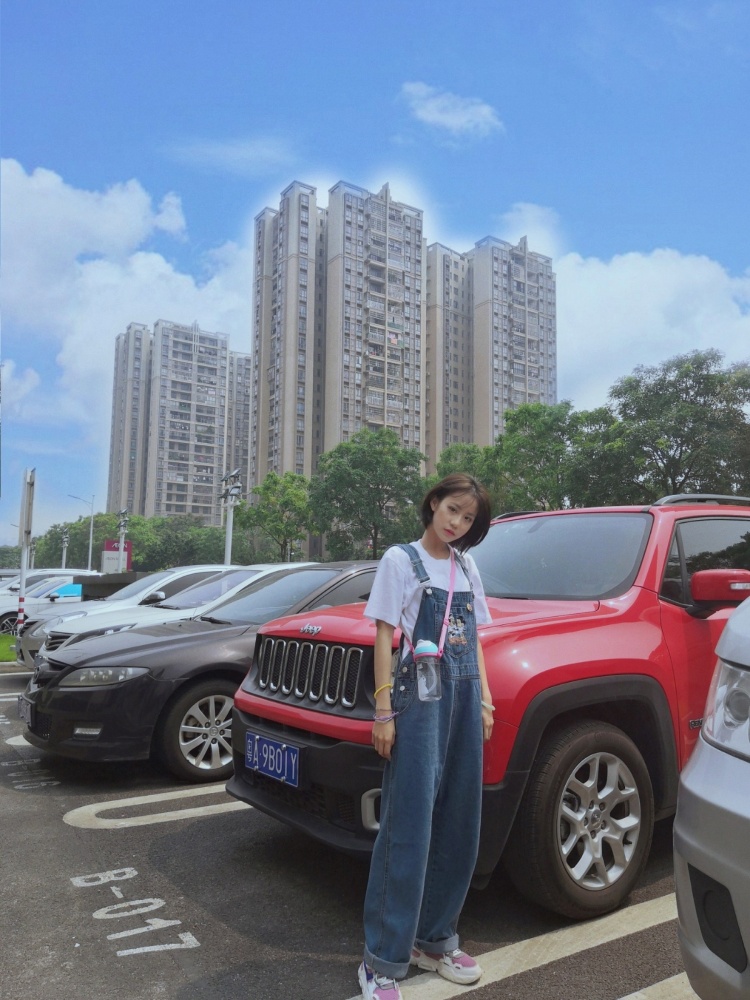 网友小林-广东省·佛山市·南海区--穿搭 摄影 修图 风格百变 审美在线
某社交平台粉丝800多 目前还在增长
广佛地区