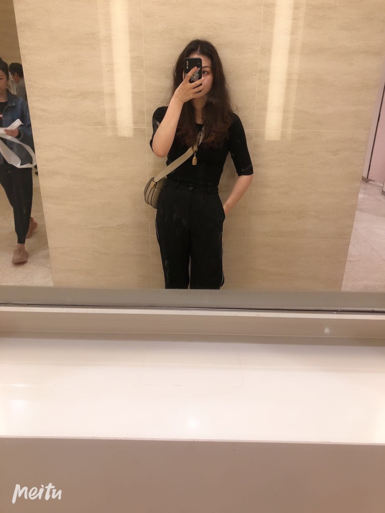乌喀喀-浙江省·杭州市·滨江区-抖音-衣服 包包 饰品 都接
可盐可甜...