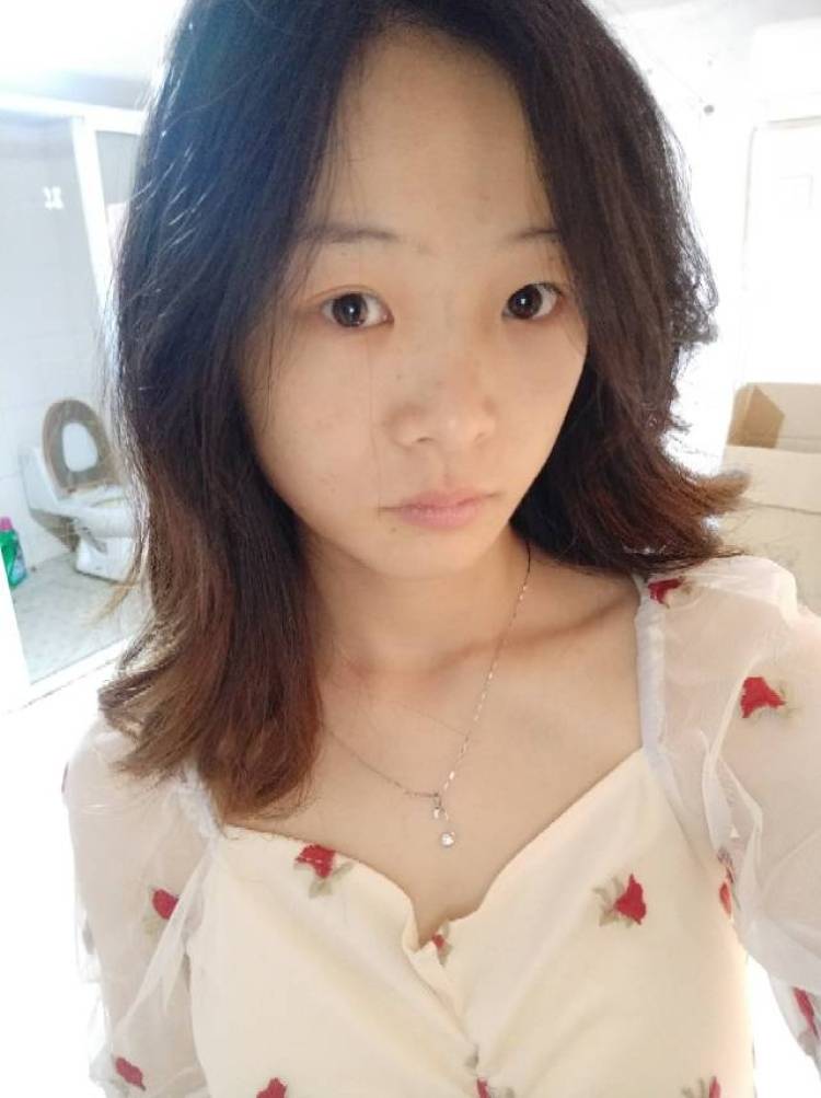 心安理得-江苏省·苏州市·昆山市--本人长相普通,如不介意的话,可以接受正规平台买家秀,亲子装也可以,比如淘宝天猫等平台,如果能不露脸的话更好……