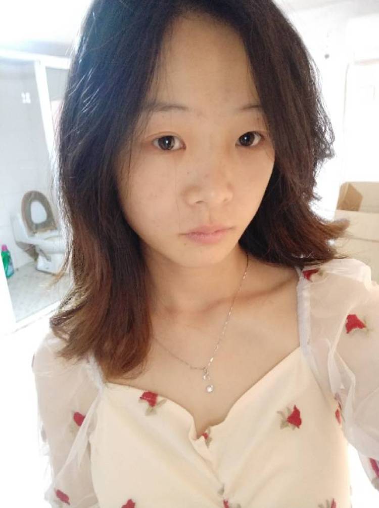 心安理得-江苏省·苏州市·昆山市--本人长相普通，如不介意的话，可以接受正规平台买家秀，亲子装也可以，比如淘宝天猫等平台，如果能不露脸的话更好……