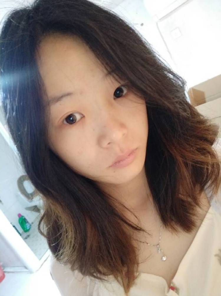 心安理得-江苏省·苏州市·昆山市--本人长相普通，如不介意的话，可以接受正规平台买家秀，亲子装也可以，比如淘宝天猫等平台，如果能不露脸的话更好……