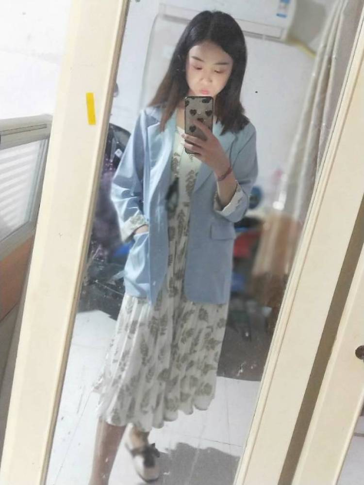 心安理得-江苏省·苏州市·昆山市--本人长相普通，如不介意的话，可以接受正规平台买家秀，亲子装也可以，比如淘宝天猫等平台，如果能不露脸的话更好……