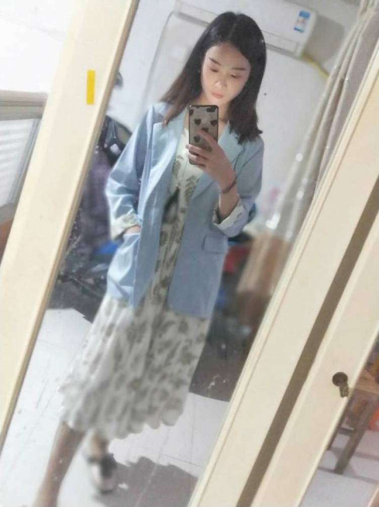心安理得-江苏省·苏州市·昆山市--本人长相普通，如不介意的话，可以接受正规平台买家秀，亲子装也可以，比如淘宝天猫等平台，如果能不露脸的话更好……