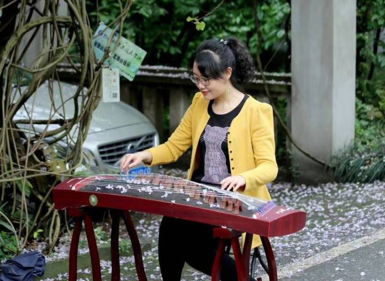 Cassie凯芯-重庆市·重庆市·渝北区--落花有意流水无情
