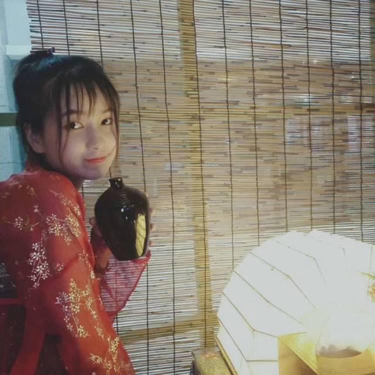 眉眼如初?-陕西省·咸阳市·秦都区--接寄拍 网拍 买家秀 长期合作呀
身高164 体重43 喜欢拍照