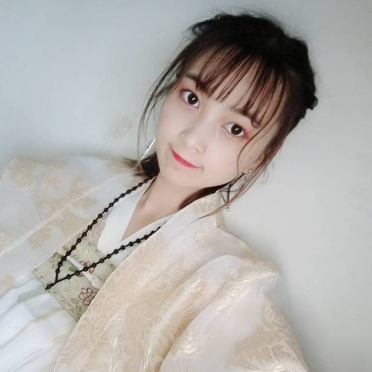 眉眼如初?-陕西省·咸阳市·秦都区--接寄拍 网拍 买家秀 长期合作呀
身高164   体重43  喜欢拍照