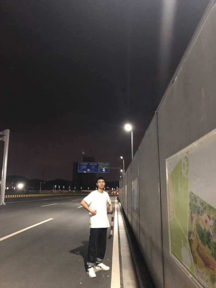 Amo-广东省·广州市·荔湾区--广东。身高178体重60kg。