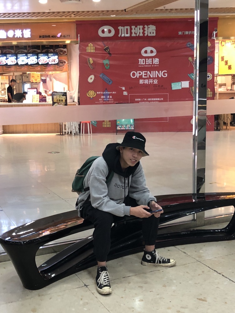 Amo-广东省·广州市·荔湾区--广东。身高178体重60kg。