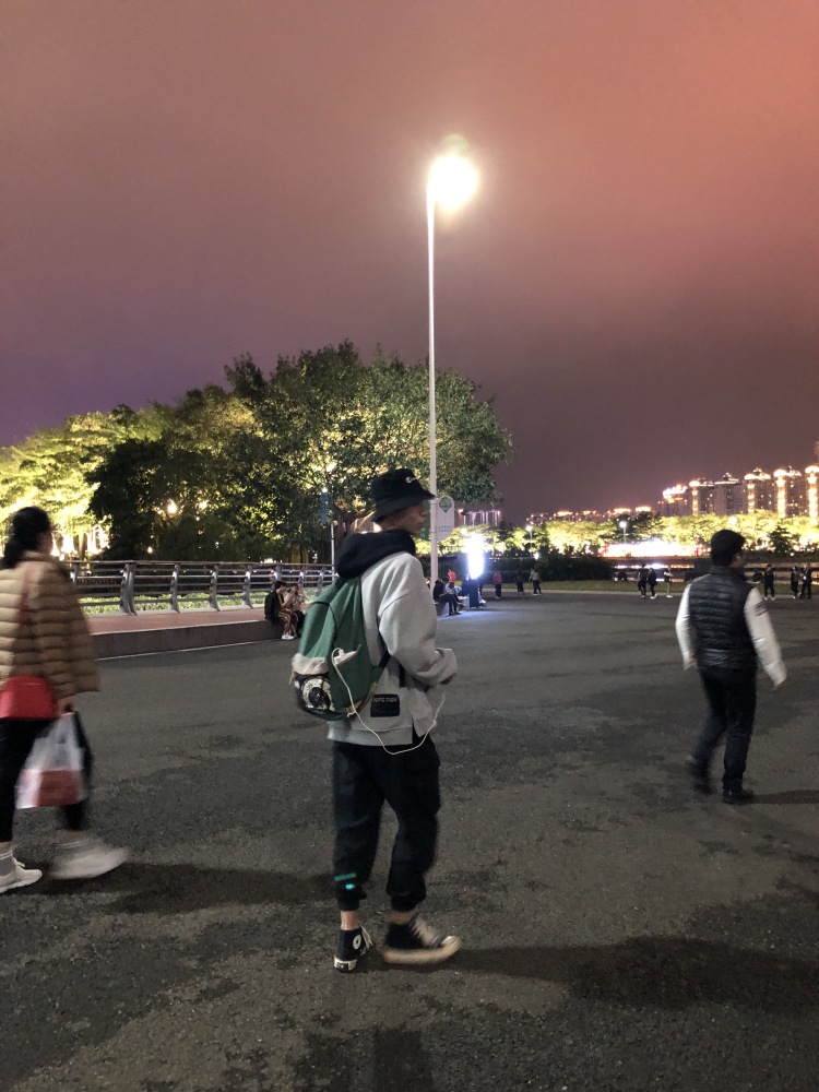 Amo-广东省·广州市·荔湾区--广东。身高178体重60kg。