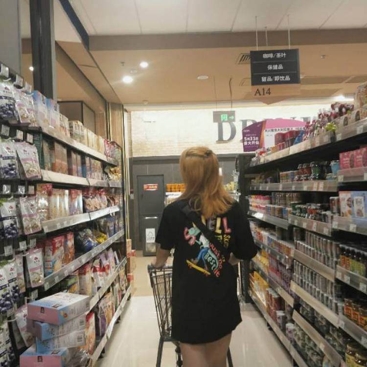 恶女萱萱-广东省·佛山市·顺德区-美图秀秀 微博-接了一件帅气的衣服,布料很好穿起来很舒服