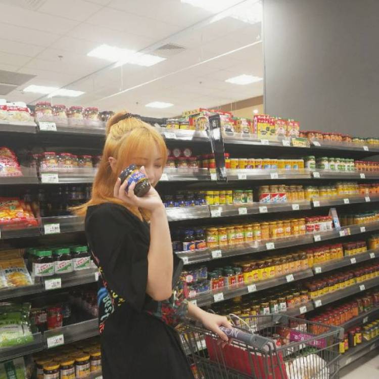 恶女萱萱-广东省·佛山市·顺德区-美图秀秀 微博-接了一件帅气的衣服,布料很好穿起来很舒服