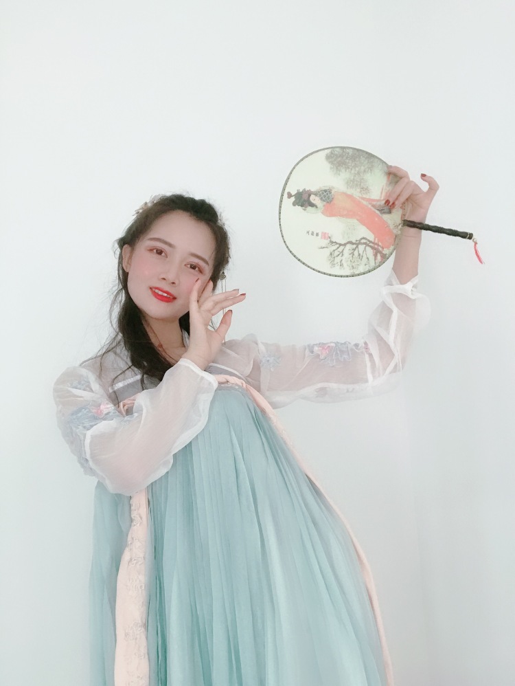 冷冷-云南省·楚雄彝族自治州·元谋县--喜欢拍照 视频 汉服 舞蹈 P图耐心 诚心合作