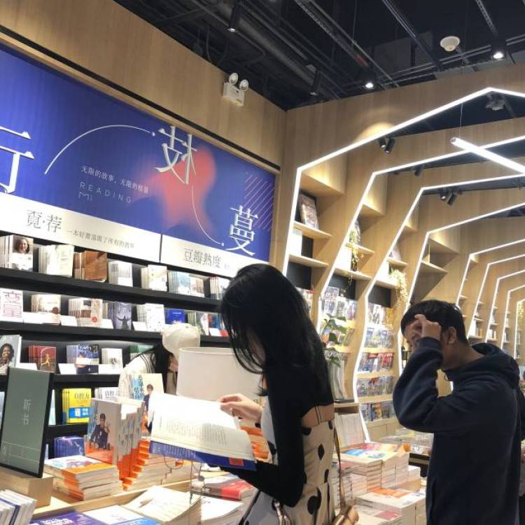小心怡?-广东省·深圳市·宝安区--我个人比较自恋哈哈,因为被夸多了!唱歌也是比较有带入感的,个人很喜欢有意境的拍摄,自己也懂得掌握,如果有摄影的小伙伴我可以带着他去很多旅游的的地方拍摄,因为我经常旅游