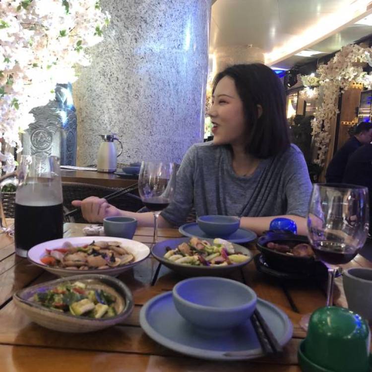 小心怡?-广东省·深圳市·宝安区--我个人比较自恋哈哈,因为被夸多了!唱歌也是比较有带入感的,个人很喜欢有意境的拍摄,自己也懂得掌握,如果有摄影的小伙伴我可以带着他去很多旅游的的地方拍摄,因为我经常旅游