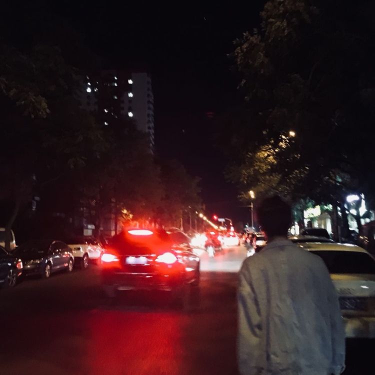 糜.-山西省·太原市·杏花岭区--净身高180  体重130斤  与网红有一定接触  主要想接一些淘宝网拍模特的单子  有专业摄影师  会拍照 会p图修图  谢谢