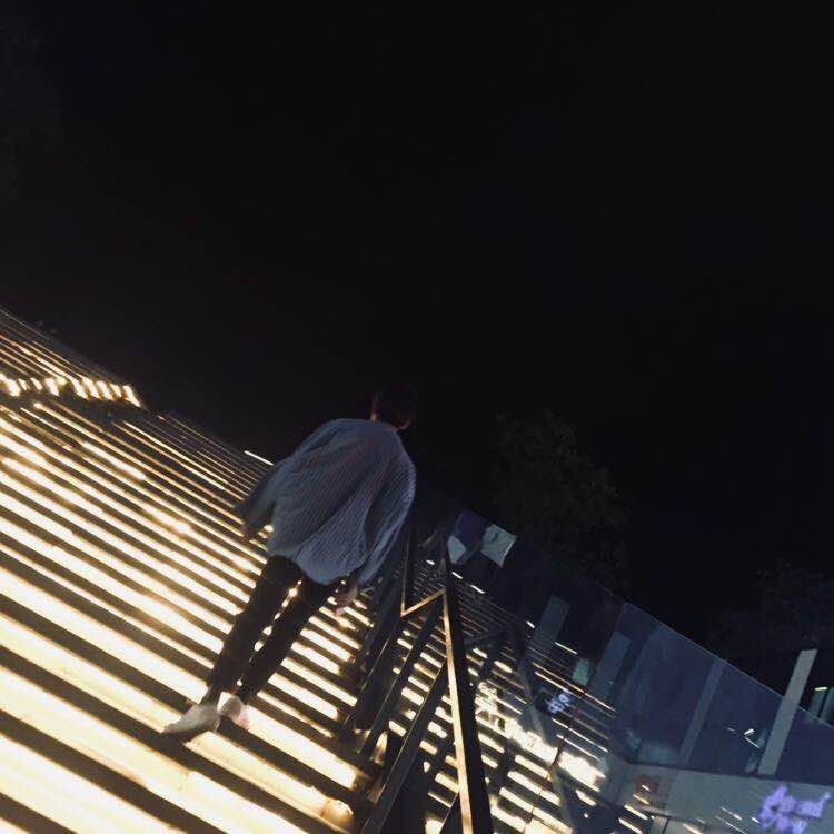 糜.-山西省·太原市·杏花岭区--净身高180  体重130斤  与网红有一定接触  主要想接一些淘宝网拍模特的单子  有专业摄影师  会拍照 会p图修图  谢谢