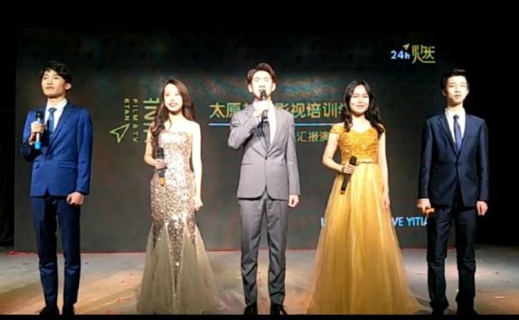 糜.-山西省·太原市·杏花岭区--补说明一下本人是艺术特长生 学习播音主持专业
性格比较开朗大方