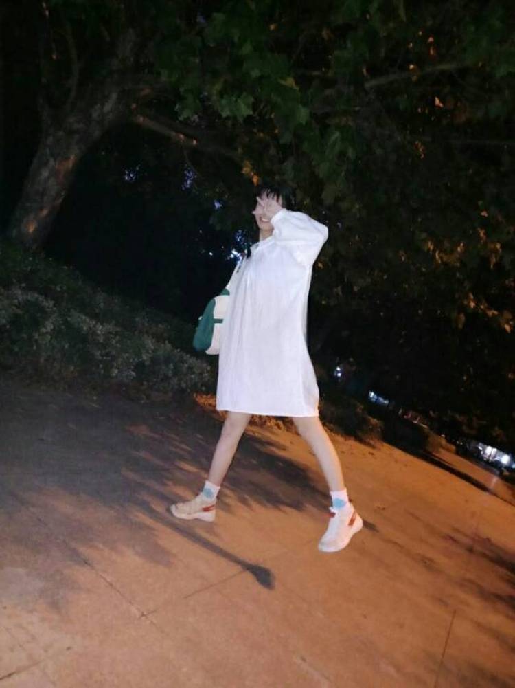 对方正在输入...-河南省·商丘市·虞城县-抖音 快手 自娱-网拍纯属爱好,价格佛系,也可免费接拍,自己有专业摄影