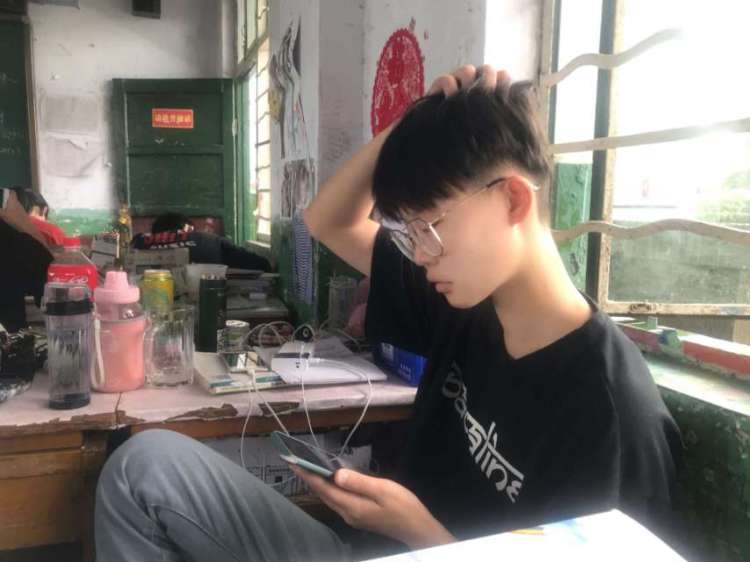 宋大炮z-河南省·南阳市·邓州市-快手，探探，知乎-17岁，中性，可以接，买家秀，网拍