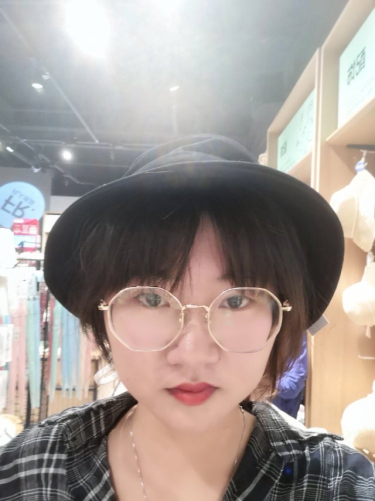 李悦-安徽省·合肥市·瑶海区--帽子，眼镜，裤子裙子都可以拍