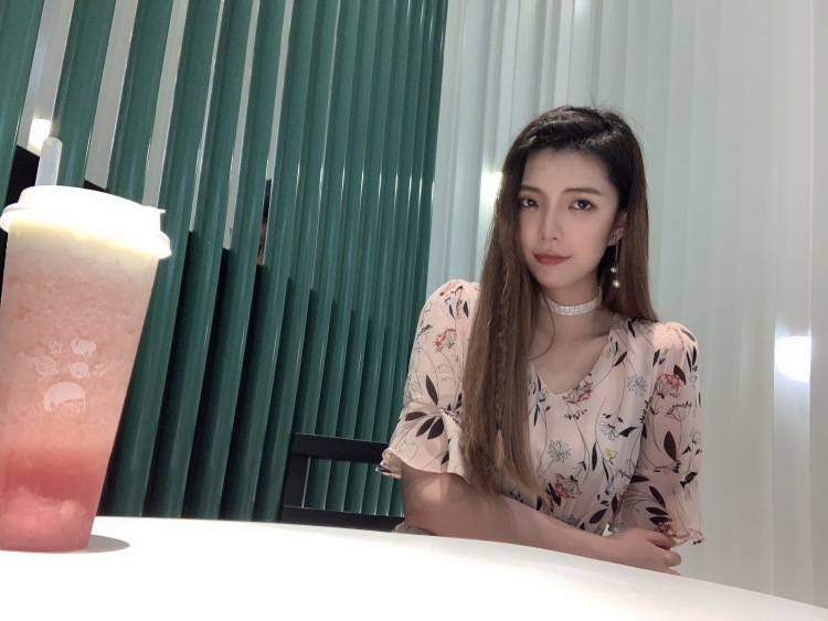 葡意-上海市·上海市·浦东新区-微博-最近鸡蛋寄拍~ 微博2w粉 朋友圈一千三百人(不含网拍圈)风格多变 出图快 商家快快联系我呀~