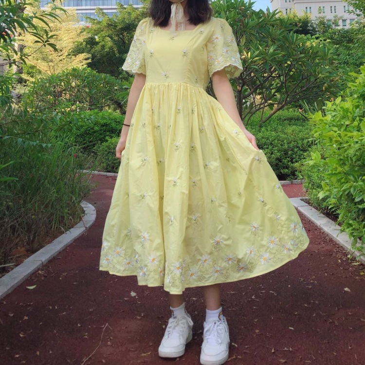 啊六-福建省·漳州市·龙海市--黄色连衣裙 （身高162 体重84 欢迎大家找我拍买家秀哦）