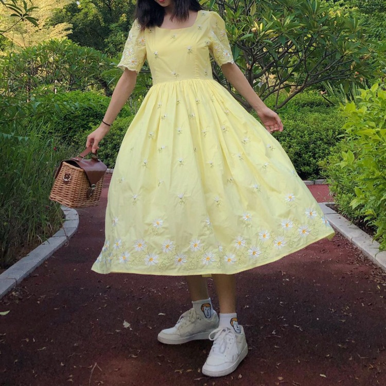 啊六-福建省·漳州市·龙海市--黄色连衣裙 （身高162 体重84 欢迎大家找我拍买家秀哦）