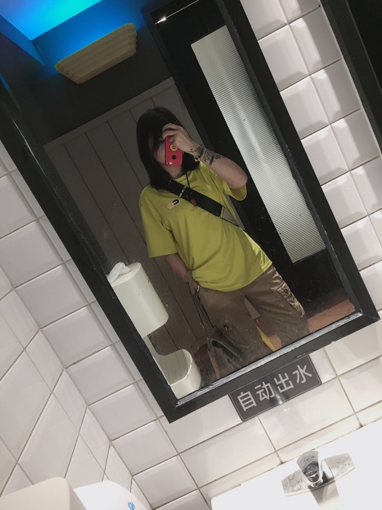 ?孙大喵儿?-浙江省·杭州市·江干区--身高163
体重97
适合各种中性风格服装。