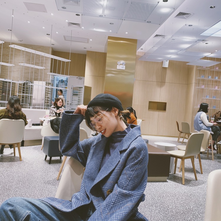 我是李小楠啊-福建省·福州市·仓山区--平时跟朋友出去吃饭逛街,都会拍一些照片,顺便就用作购买服装的买家秀了,淘气值1212,没给过商家差评。很喜欢拍照,喜欢的东西都会很认真去做