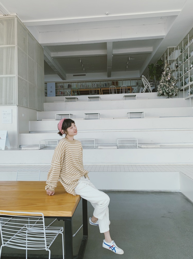 我是李小楠啊-福建省·福州市·仓山区--粉丝1万左右,能驾驭各种风格的服装,可盐可甜。另:本人有纹身,如若介意,请勿扰,谢谢~