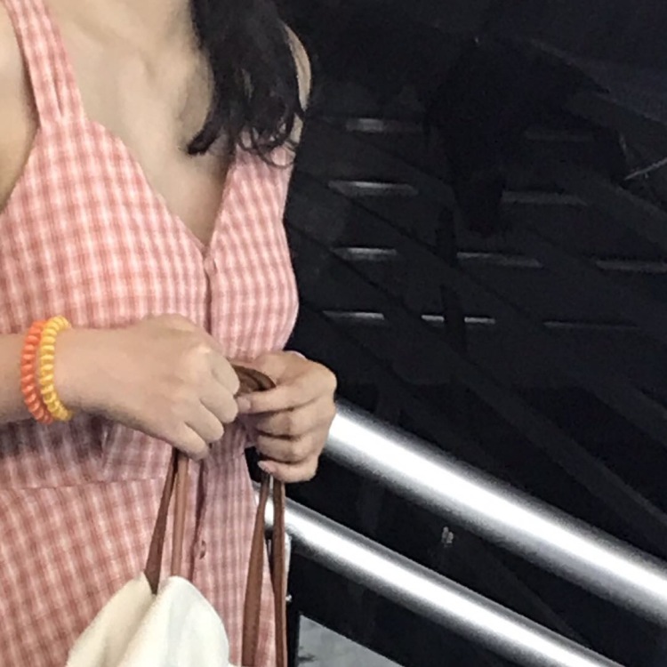 奈奈生-重庆市·县·垫江县--接寄拍，衣服鞋子包包装饰化妆品什么的都可以，有快手号，不过只有一千多粉丝