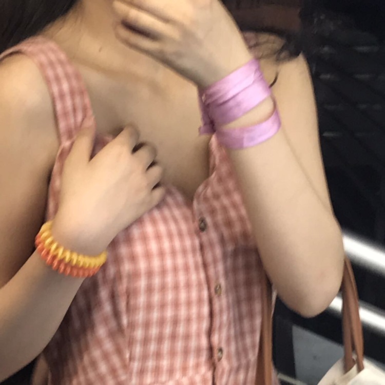 奈奈生-重庆市·县·垫江县--接寄拍，衣服鞋子包包装饰化妆品什么的都可以，有快手号，不过只有一千多粉丝