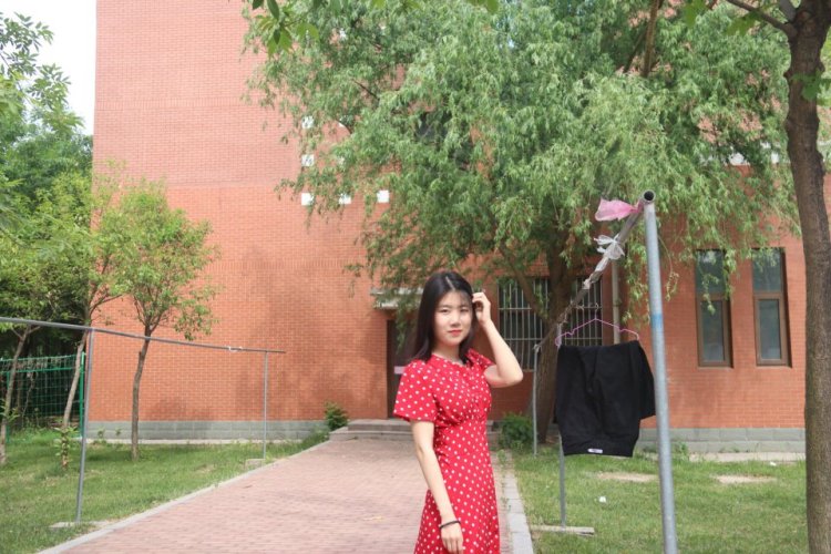 依约破初暝-山东省·东营市·东营区--擅长拍照修图，能接运动装，学生装，小裙子，袜子，耳环，18-30岁女生服装各种都可以。