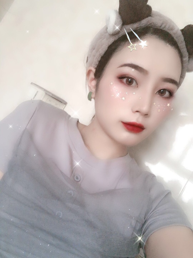 ohh-上海市·上海市·嘉定区--身高165体重97  喜欢拍照出图快  接各种买家秀寄拍  多种风格