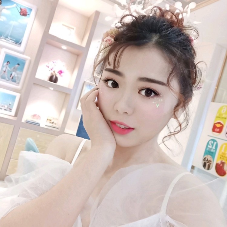 Amy🍁-广东省·珠海市·斗门区--会拍照，会p图，新人一枚，赚点零花钱，网拍寄拍都可以
