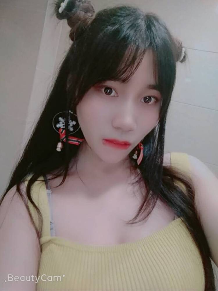 ✨ ꧁🌸꧂✨百变女王-湖北省·襄阳市·襄城区--在线接网拍,身高160体重45公斤,平时爱拍照,编发