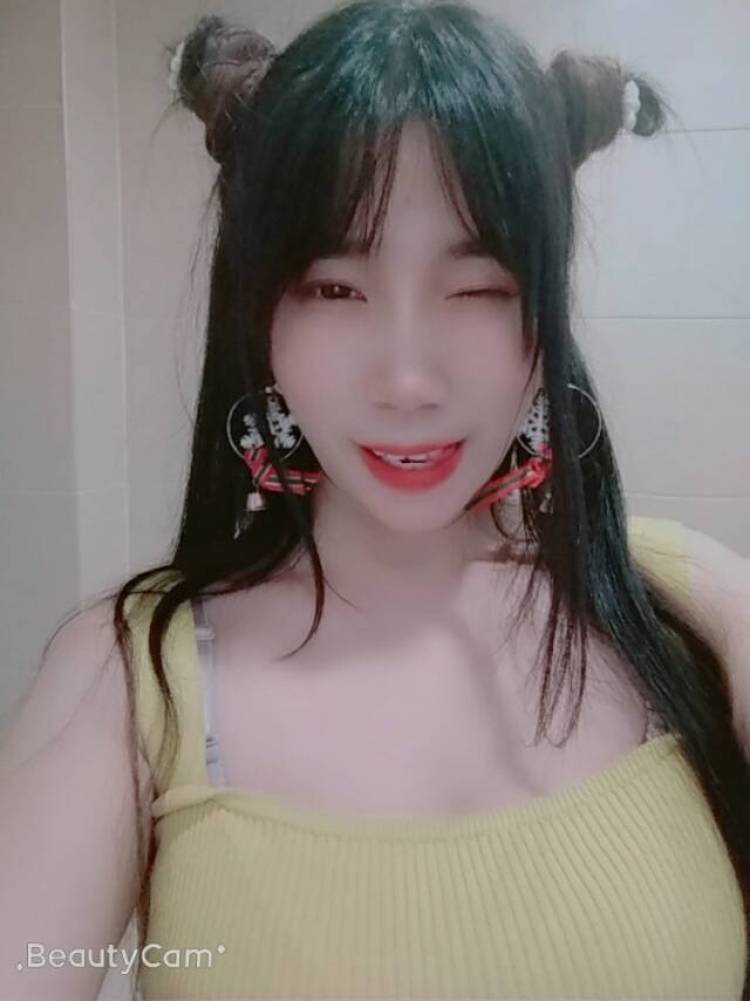 ✨ ꧁🌸꧂✨百变女王-湖北省·襄阳市·襄城区--在线接网拍,身高160体重45公斤,平时爱拍照,编发