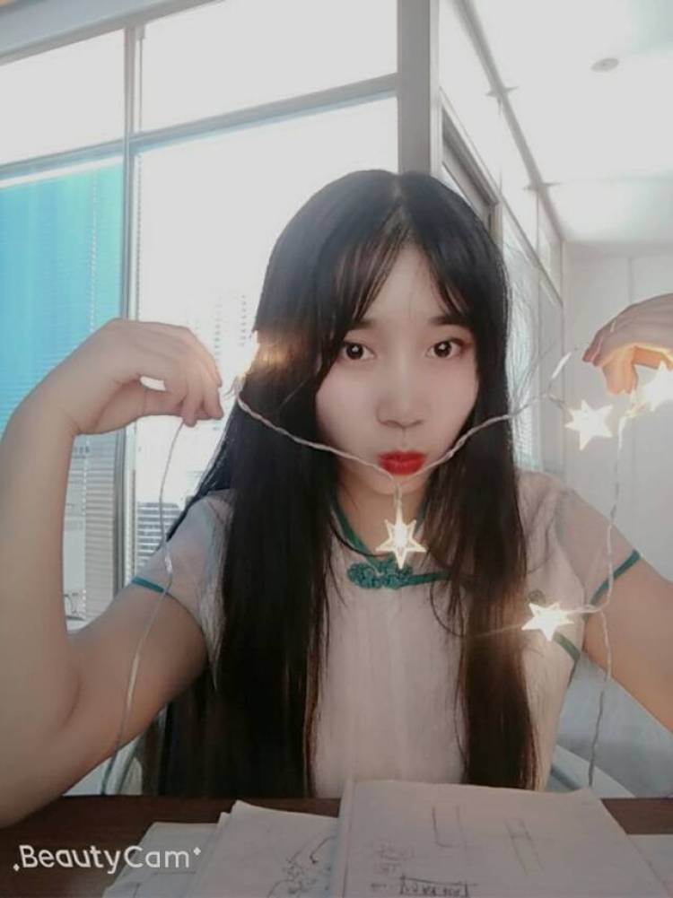 ✨ ꧁🌸꧂✨百变女王-湖北省·襄阳市·襄城区--在线接网拍,身高160体重45公斤,平时爱拍照,编发
