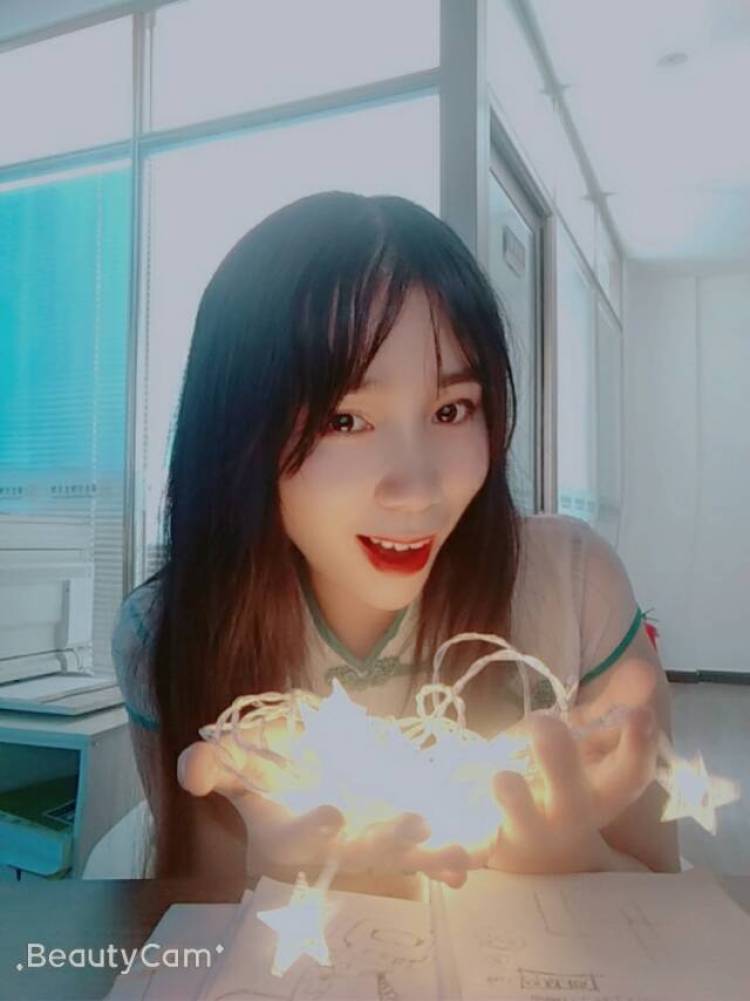✨ ꧁🌸꧂✨百变女王-湖北省·襄阳市·襄城区--在线接网拍,身高160体重45公斤,平时爱拍照,编发